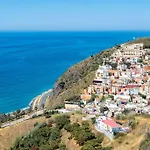 Punta Lara Willa